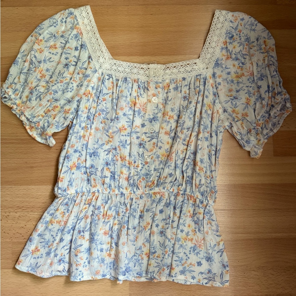Hippie Rose NWT floral crochet trim top